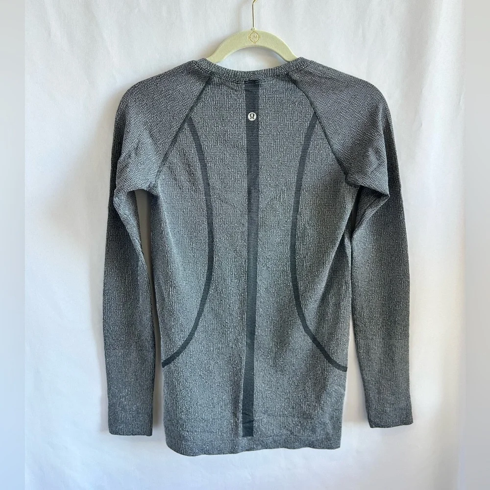 LuluLemon Swiftly Tech Long-Sleeve Glitter Shirt 2.0 Hip Length - Picture 5 of 6